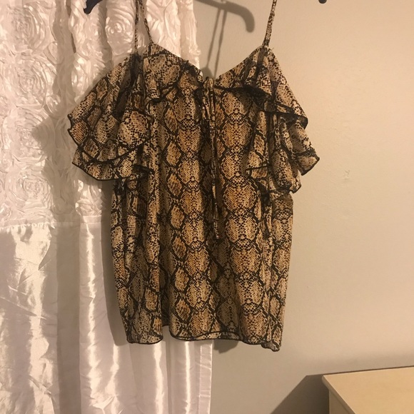 Cute off shoulder with straps top!! - Picture 1 of 1
